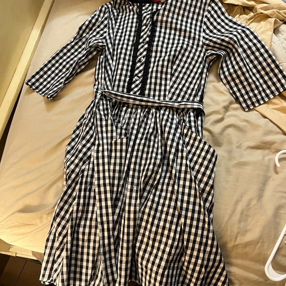 L’ecole’s des femmes gingham mequíes dress never worn size medium.